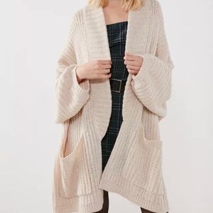 URBAN OUTFITTERS OVERSIZED CARDIGAN